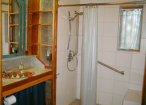 [Guest house bath: 31k]